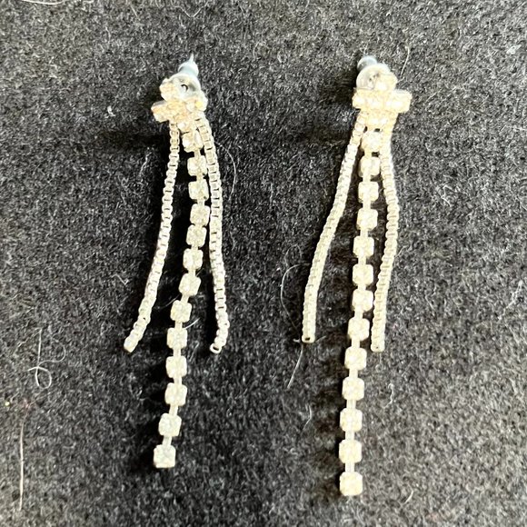 Jewelry - Dazzling Clear Crystal/Box Chain Dangle Post Earrings